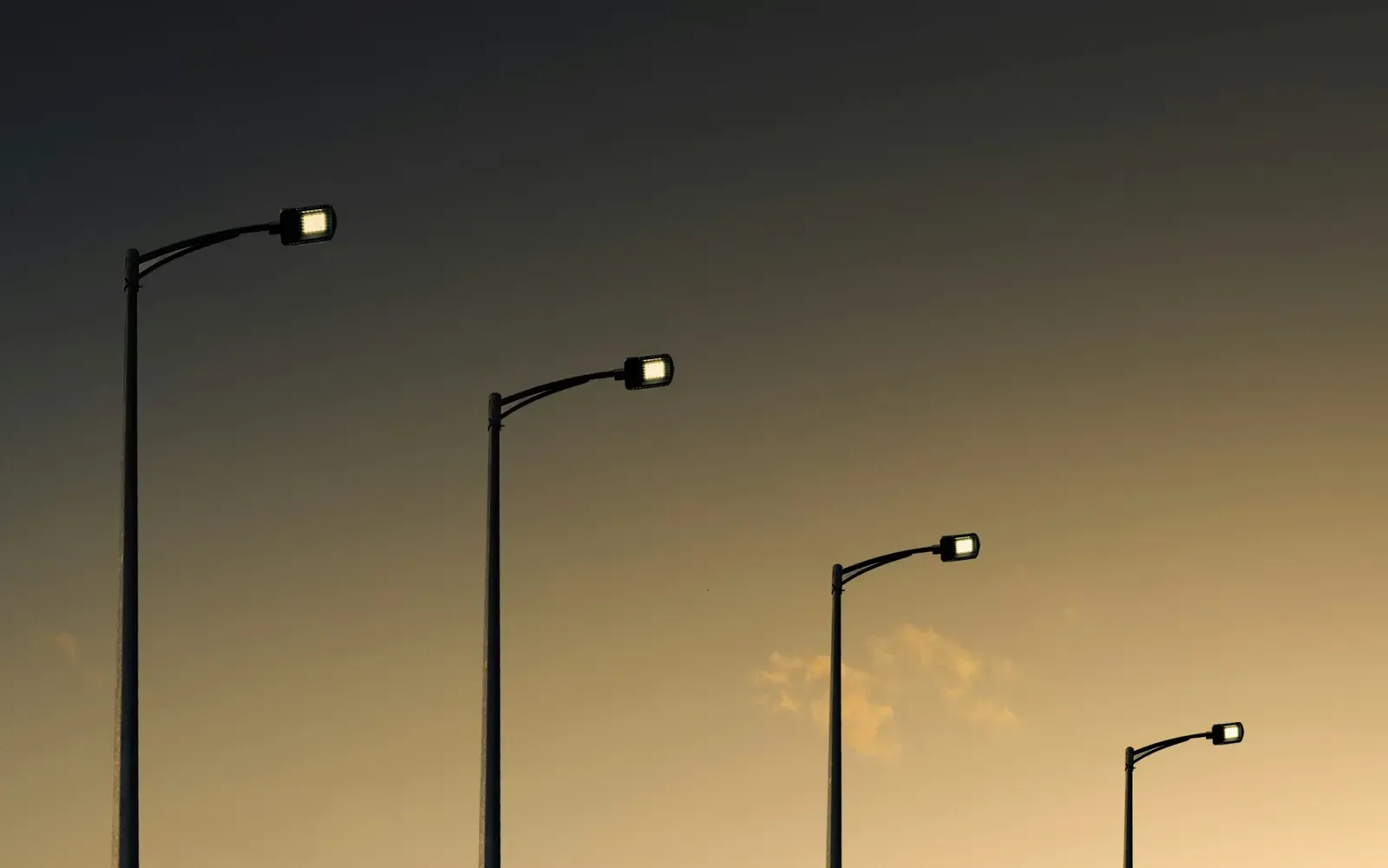 Montaje de luminarias LED — Riobamba